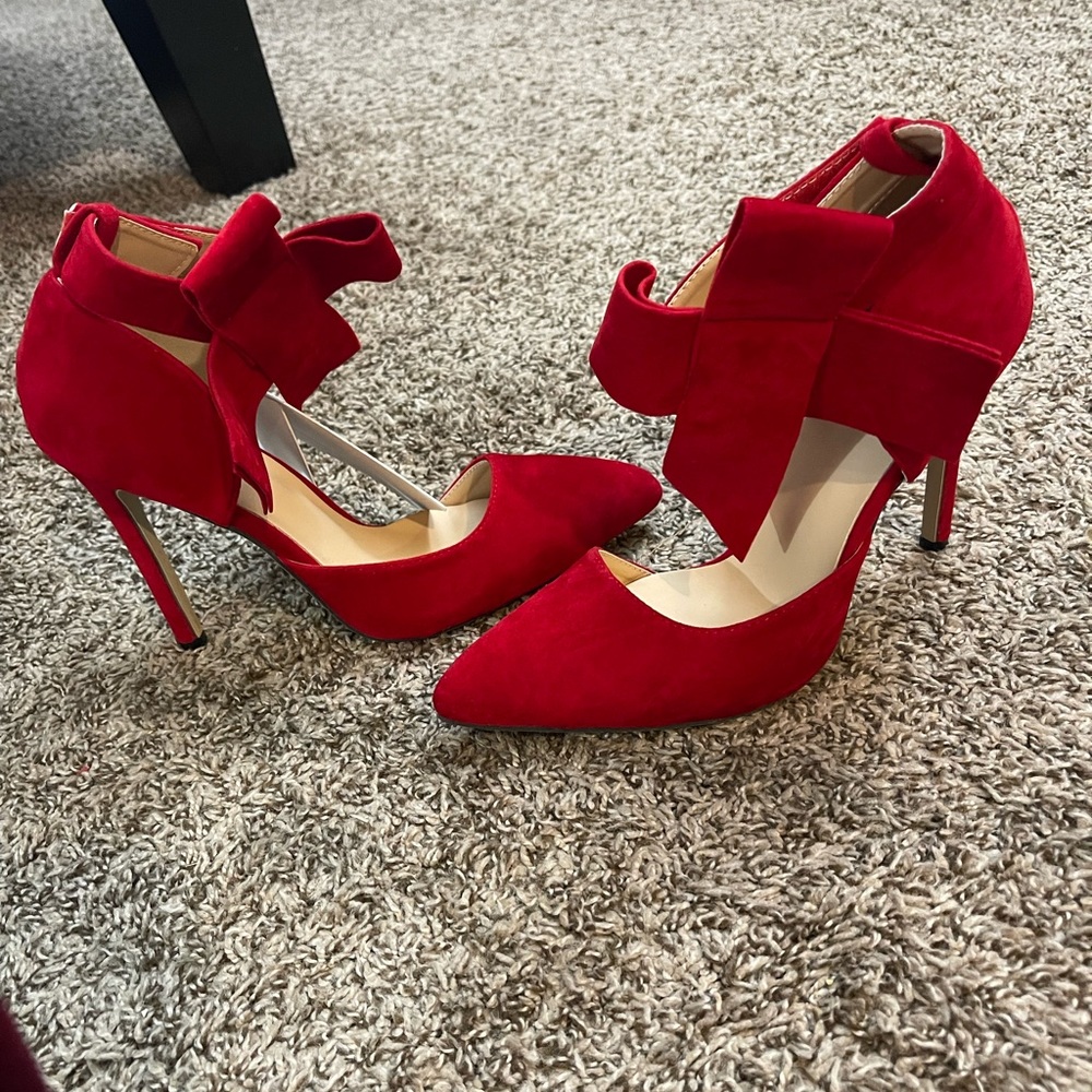 Sz EU 40 MM July red heels